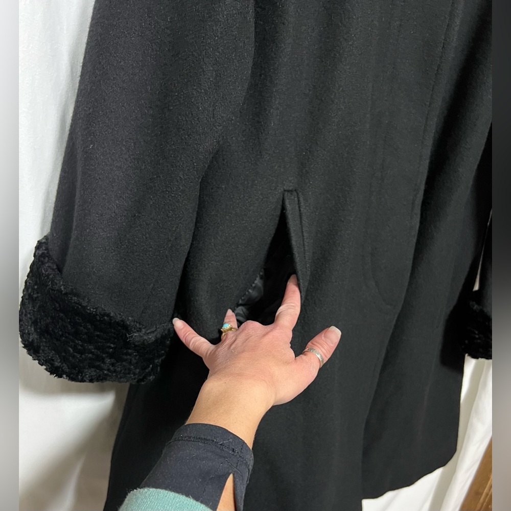 VINTAGE Karizma Long Black Wool Coat Cape Faux Fur Trim Gold Button Classic 70’s - Picture 5 of 16